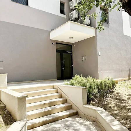 S'akvarel 4 - Private Garage شقة *