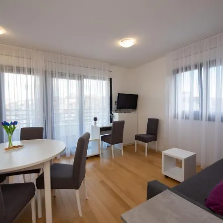 S'akvarel 4 - Private Garage شقة